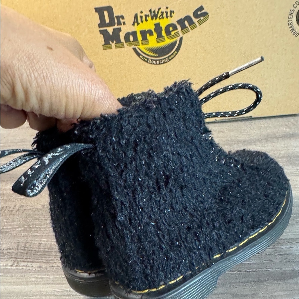 Dr. Martens Junior 1460 Pascal Tinsel Black Textured Boots toddler 7 ADORABLE - Picture 3 of 7
